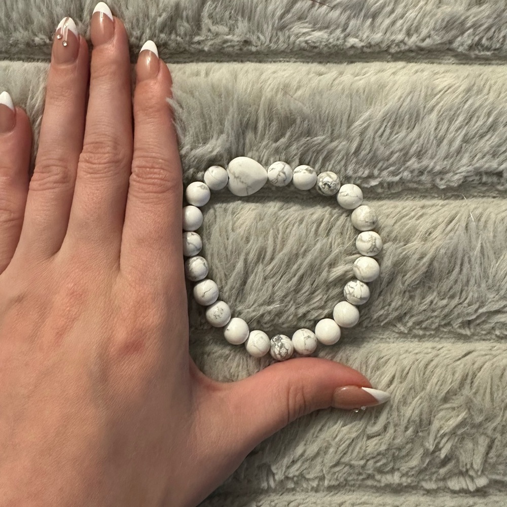 Howlite Bracelet - Picture 2 of 2